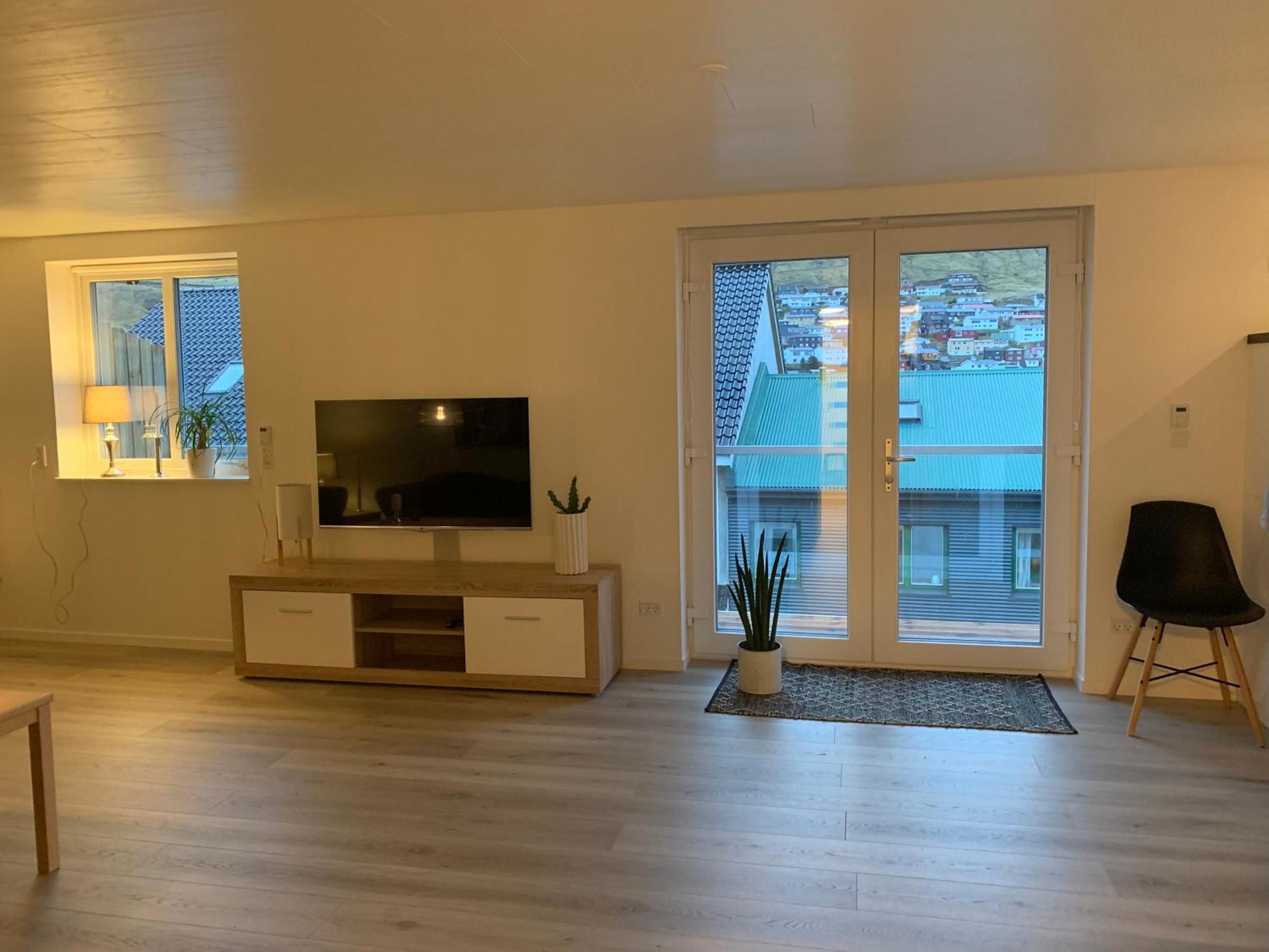 Spacious Apartment On N.P.Gota 8A, Klaksvík Eksteriør billede