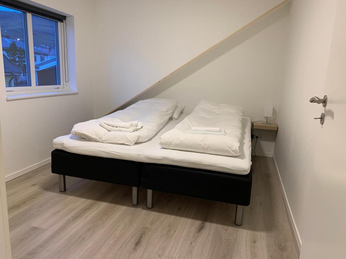 Spacious Apartment On N.P.Gota 8A, Klaksvík Eksteriør billede