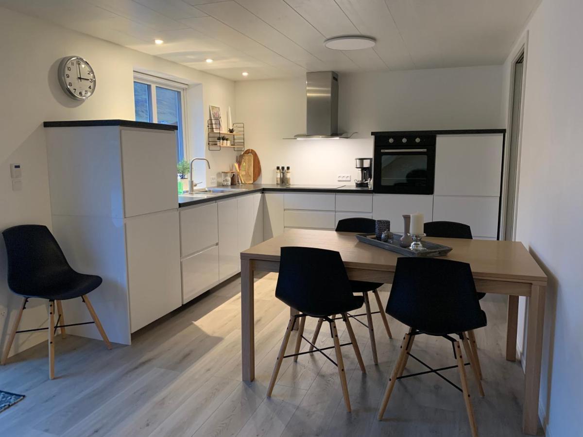 Spacious Apartment On N.P.Gota 8A, Klaksvík Eksteriør billede